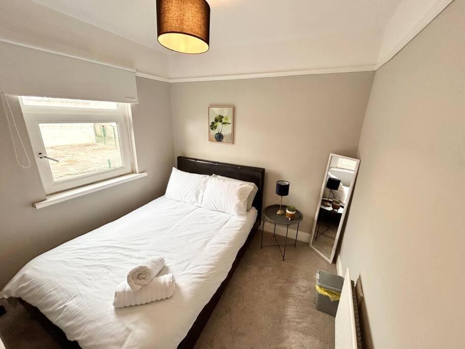 Snug Central Belfast Home, 2 Minutes From Ormeau Park! Exterior photo