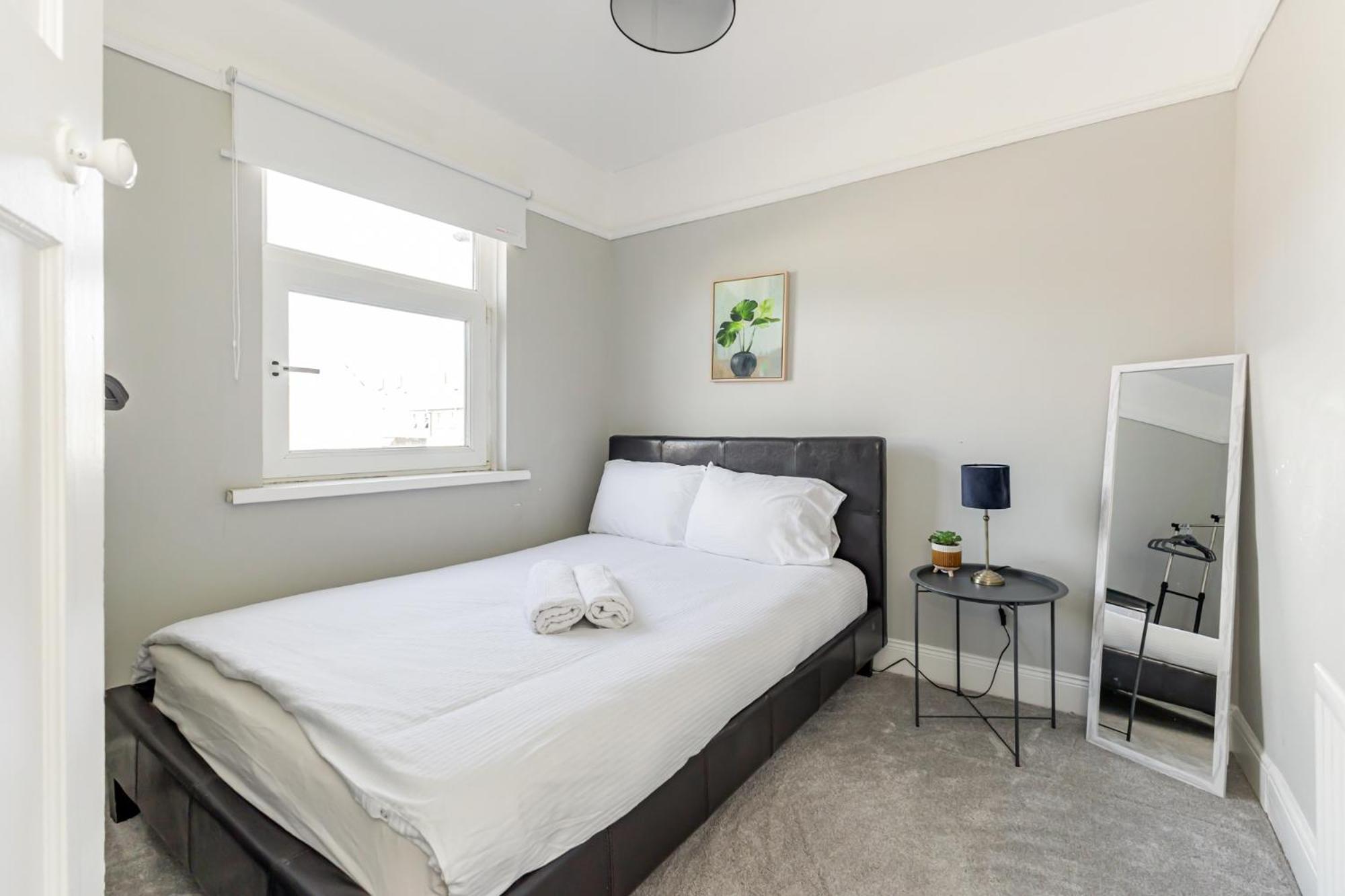Snug Central Belfast Home, 2 Minutes From Ormeau Park! Exterior photo